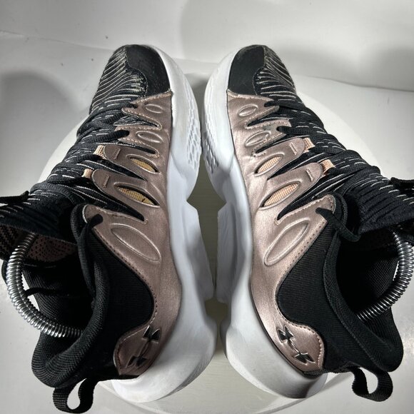 Under Armour Flow Breakthru 4 Womens Size 9 Basketball Shoes Black Gold Sneakers - Picture 7 of 11